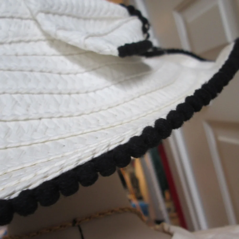 new BETSY JOHNSON white straw hat w/ ribbon - Picture 9 of 13